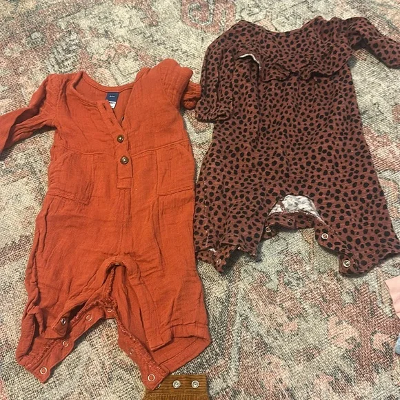 Old Navy 0-3 month bundle - Picture 4 of 5